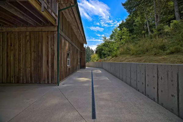No City Value, BC V8K 1V6,672 Isabella Point RD