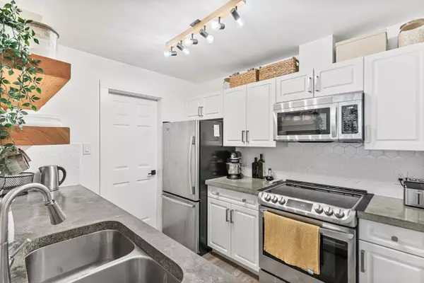 Maple Ridge, BC V2X 6B8,12206 224 ST #404