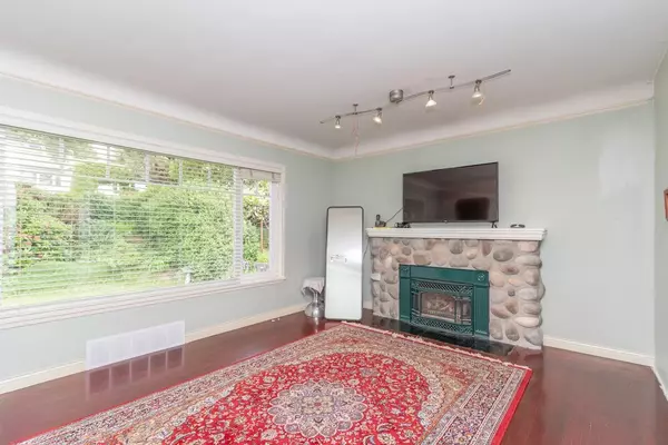North Vancouver, BC V7M 2C7,341 W 24th ST