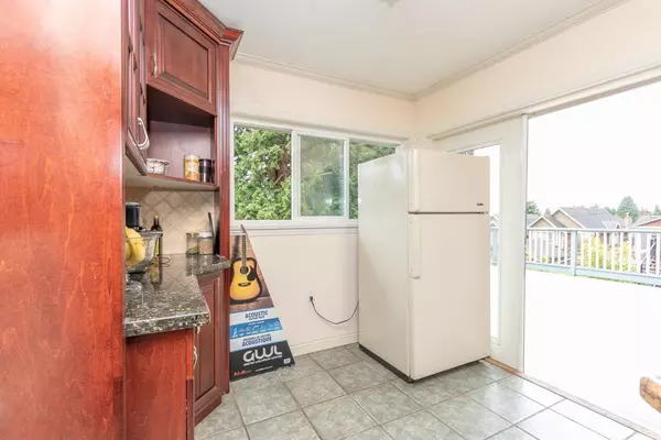 North Vancouver, BC V7M 2C7,341 W 24th ST