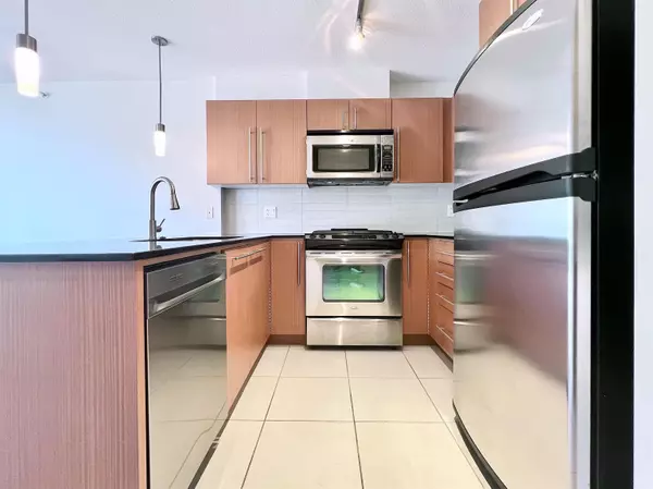 Burnaby, BC V5C 0C6,4888 Brentwood DR #904