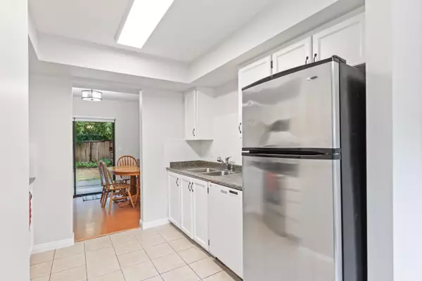 Maple Ridge, BC V2X 8G2,20681 Thorne AVE #12