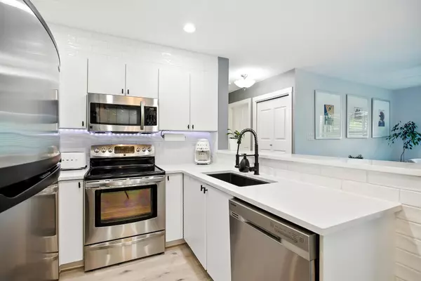Port Moody, BC V3H 5H1,225 Newport DR #404