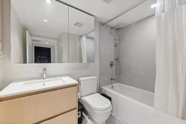 1500 Fern ST #805 North Vancouver, BC V7J 0E6