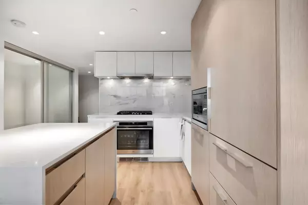 1500 Fern ST #805 North Vancouver, BC V7J 0E6