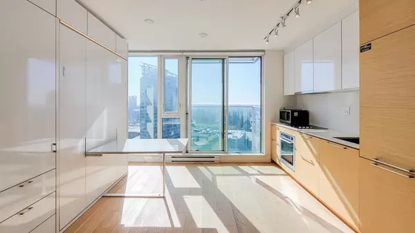 13438 Central AVE #2501 Surrey, BC V3T 0N2