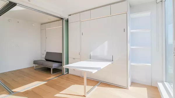 13438 Central AVE #2501 Surrey, BC V3T 0N2