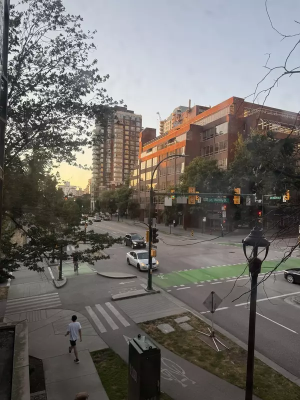 Vancouver, BC V6Z 2S6,888 Pacific AVE #305