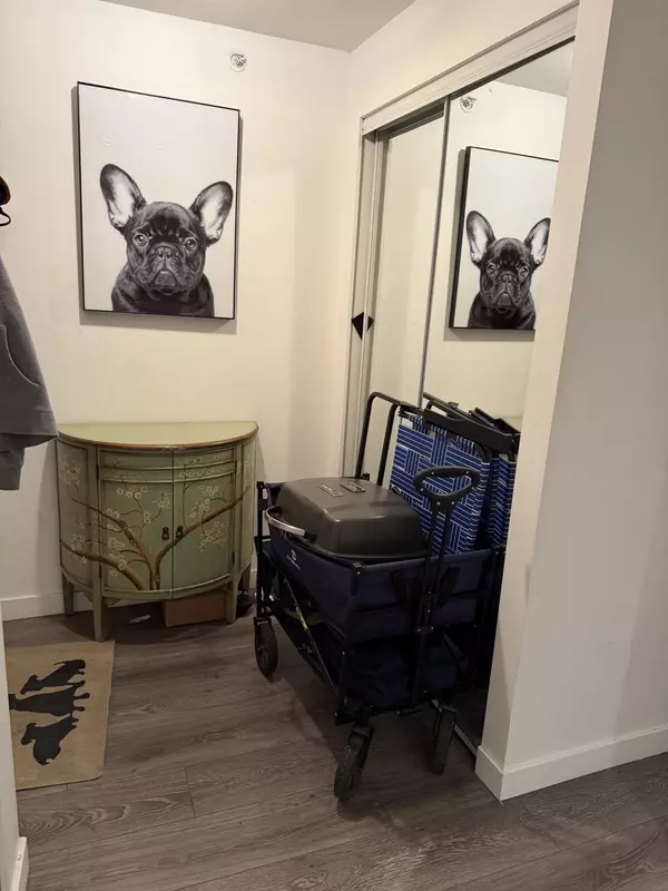 Vancouver, BC V6Z 2S6,888 Pacific AVE #305