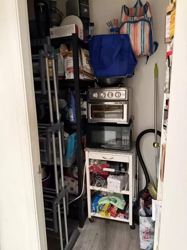 Vancouver, BC V6Z 2S6,888 Pacific AVE #305