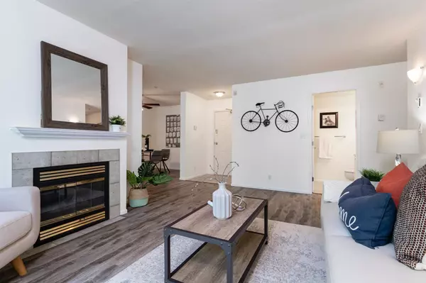 North Vancouver, BC V7J 3V3,223 Mountain HWY #PH12