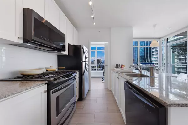 Vancouver, BC V6B 1S1,480 Robson ST #1502