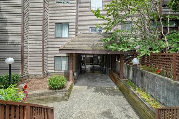 2215 Dundas ST #402, Vancouver, BC V5L 1J9