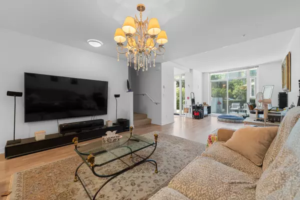 8980 University CRES Burnaby, BC V5A 4Y8