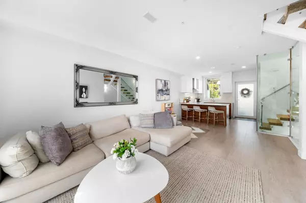 North Vancouver, BC V7L 0G7,720 E 3rd ST #35