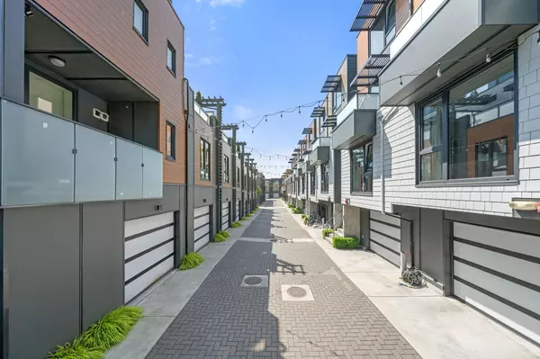 North Vancouver, BC V7L 0G7,720 E 3rd ST #35