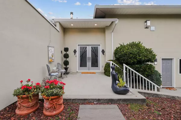 5634 Wellsgreen PL, Delta, BC V4L 2M8