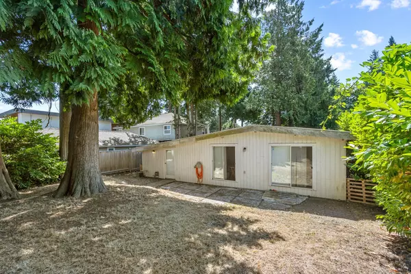 White Rock, BC V4B 2Z6,14109 Blackburn AVE