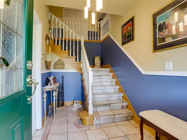 Coquitlam, BC V3J 5C2,960 Porter ST