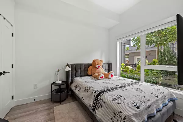 Surrey, BC V4P 0H3,15030 28 AVE #21