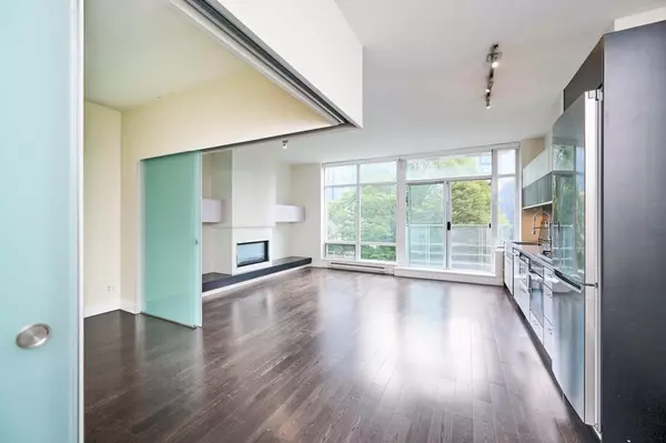 Vancouver, BC V6B 0H2,535 Smithe ST #301