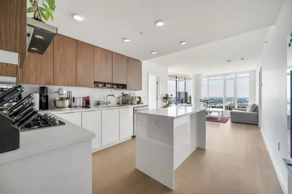 7683 Park CRES #2307 Burnaby, BC V3N 0J4