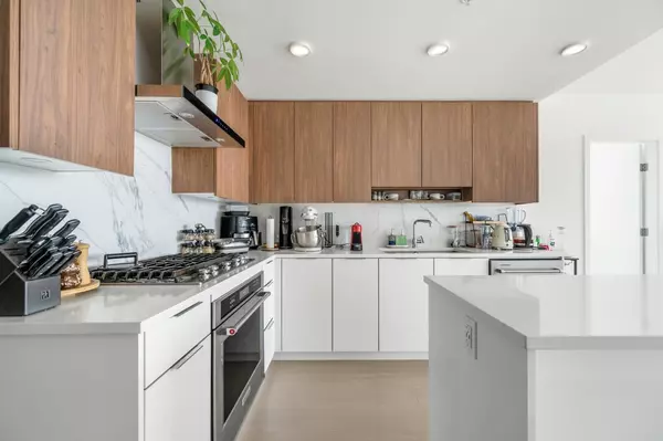 7683 Park CRES #2307 Burnaby, BC V3N 0J4