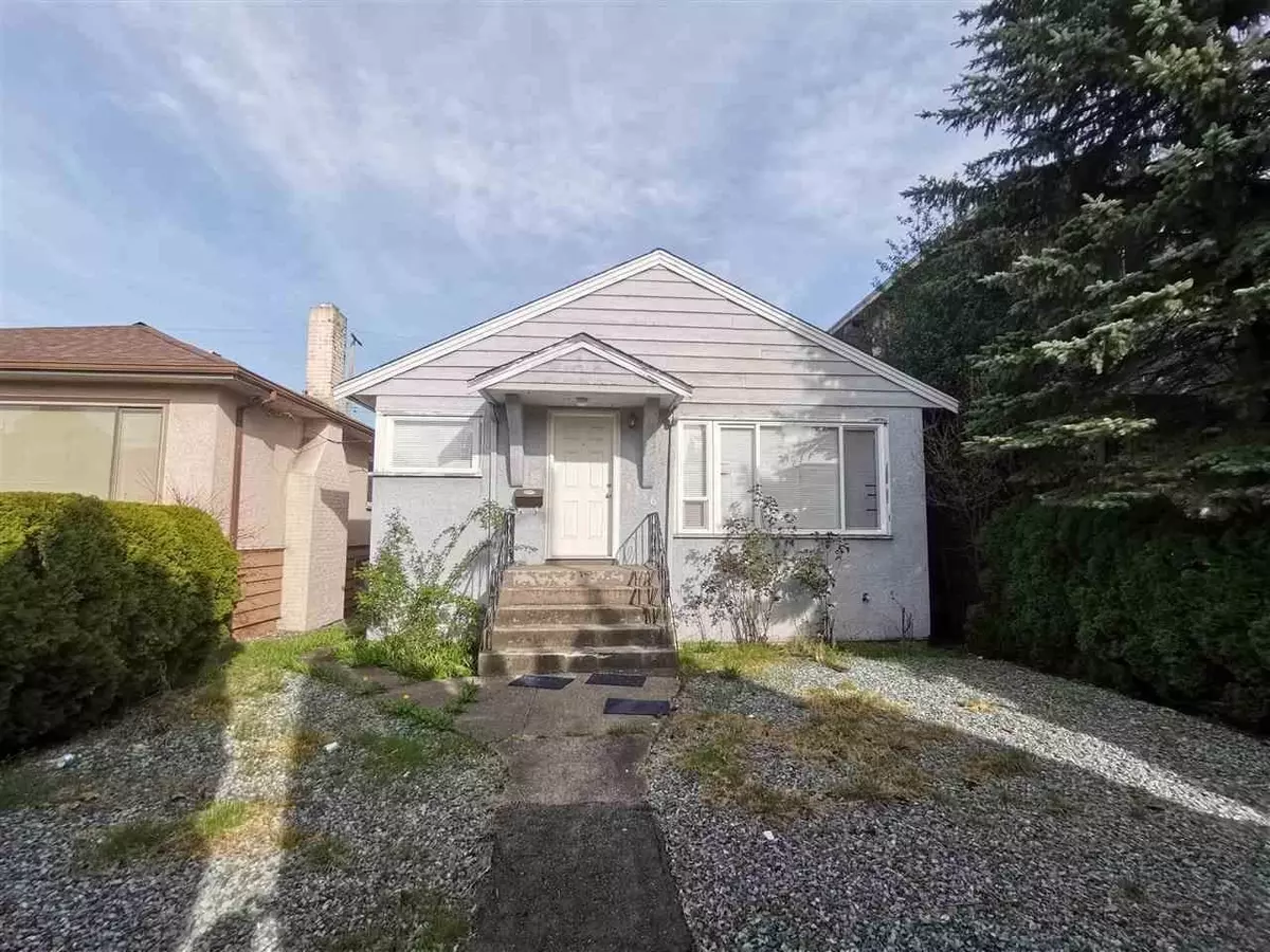 Vancouver, BC V6P 4B1,8556 Oak ST