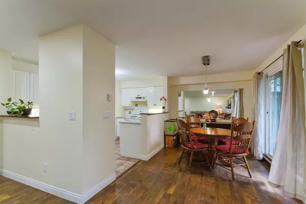 Coquitlam, BC V3K 6Z9,1561 Booth AVE #35