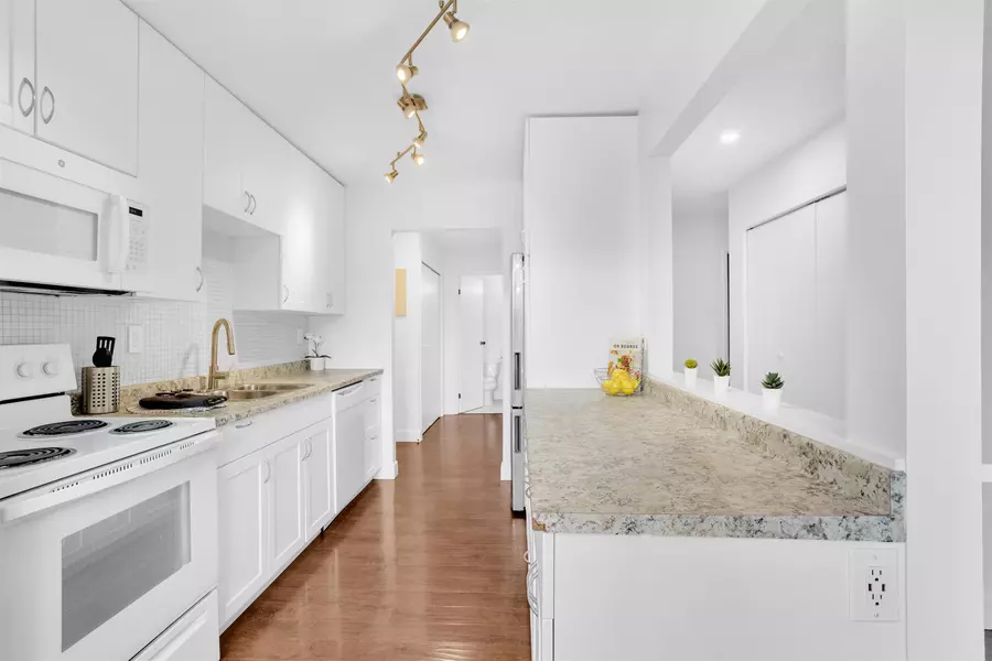 2381 Bury AVE #307, Port Coquitlam, BC V3C 1Z9