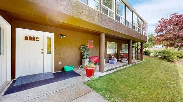 Halfmoon Bay, BC V0N 1Y1,7781 Hart RD