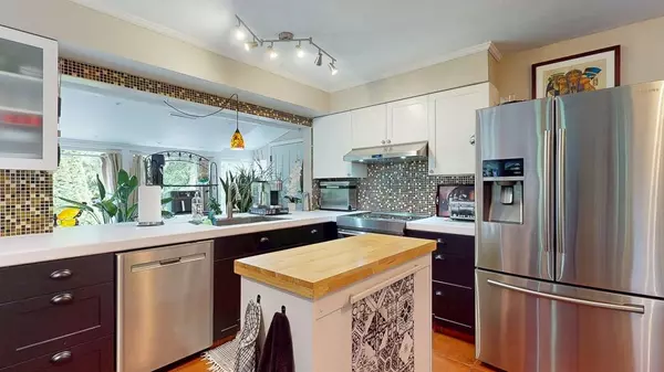 7781 Hart RD Halfmoon Bay, BC V0N 1Y1