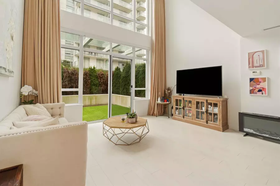 5580 No. 3 RD #319, Richmond, BC V6X 0R8