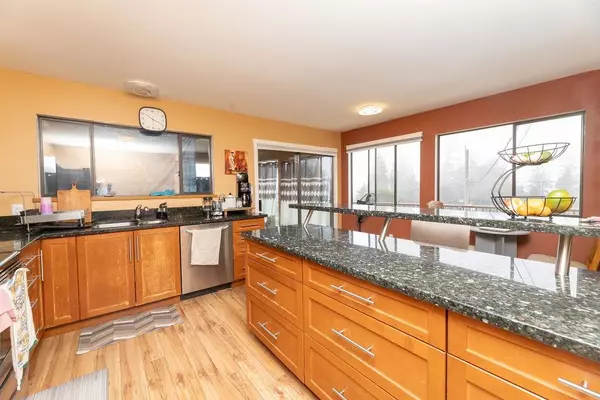 Sechelt, BC V0N 3A2,4934 Geer RD