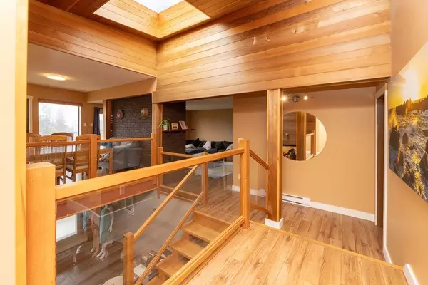 Sechelt, BC V0N 3A2,4934 Geer RD