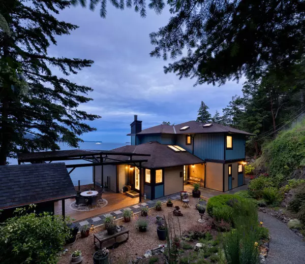 Bowen Island, BC V0N 1G1,1531 Eagle Cliff RD