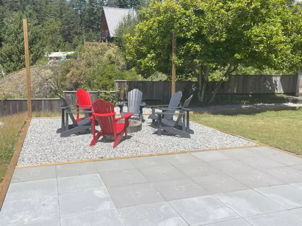 Halfmoon Bay, BC V7Z 1E9,5639 O'brian RD