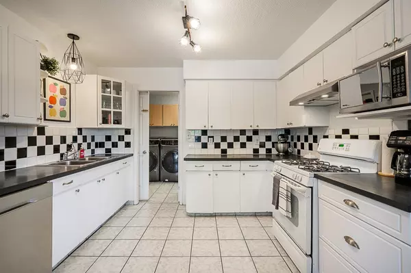 Surrey, BC V3R 5M9,13976 Douglas RD