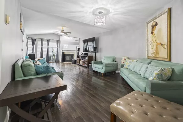 Surrey, BC V3W 0J6,7156 121 ST #213