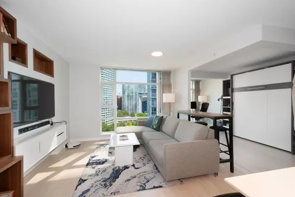 198 Aquarius Mews #1703, Vancouver, BC V6Z 2Y4