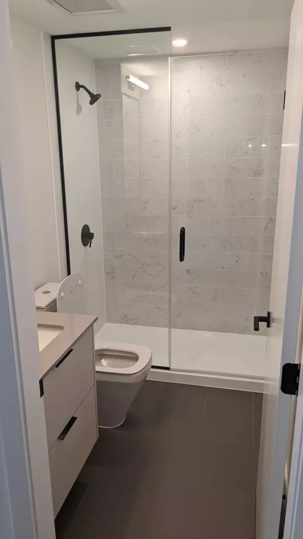 Surrey, BC V3T 1N7,13685 102 Ave AVE #2903