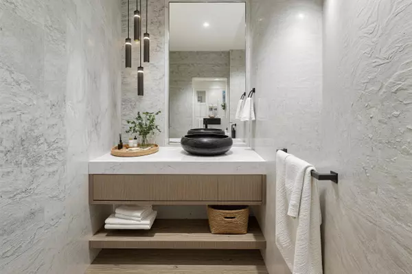 Delta, BC V4C 6P4,9359 119a ST #B