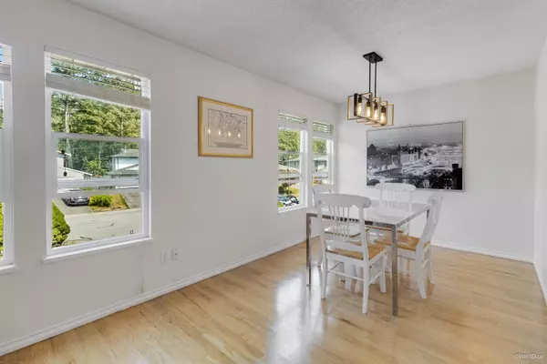 3184 Sechelt DR, Coquitlam, BC V3B 5Y1