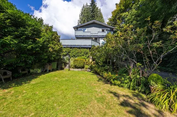 North Vancouver, BC V7N 1H6,368 E Kings RD