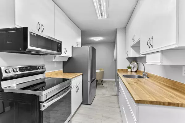 3921 Carrigan CT #214 Burnaby, BC V3N 4J7