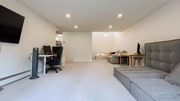 Richmond, BC V6X 1M6,11240 Daniels RD #311