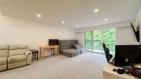 Richmond, BC V6X 1M6,11240 Daniels RD #311