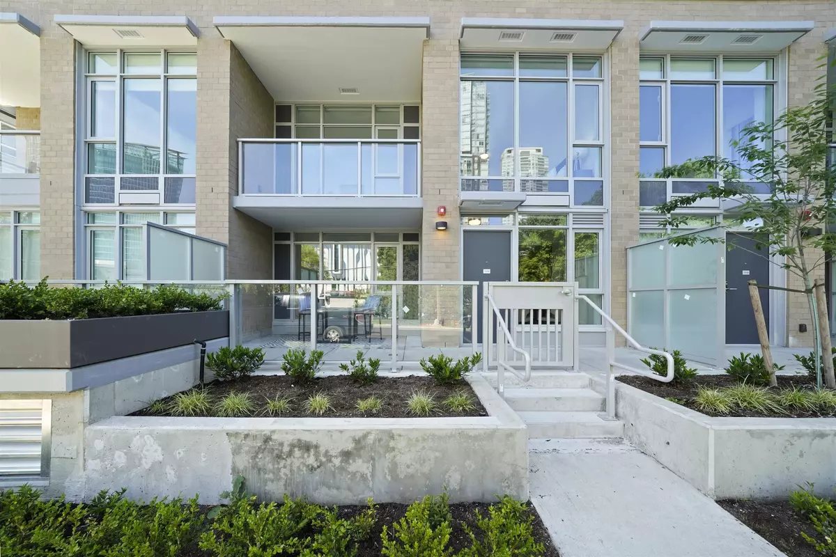 Surrey, BC V3T 0S1,13350 Central AVE #8