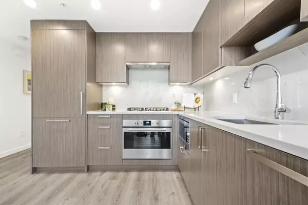 Surrey, BC V3T 0S1,13350 Central AVE #8