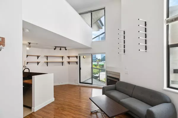 Surrey, BC V3T 5W9,10866 City Pkwy #415